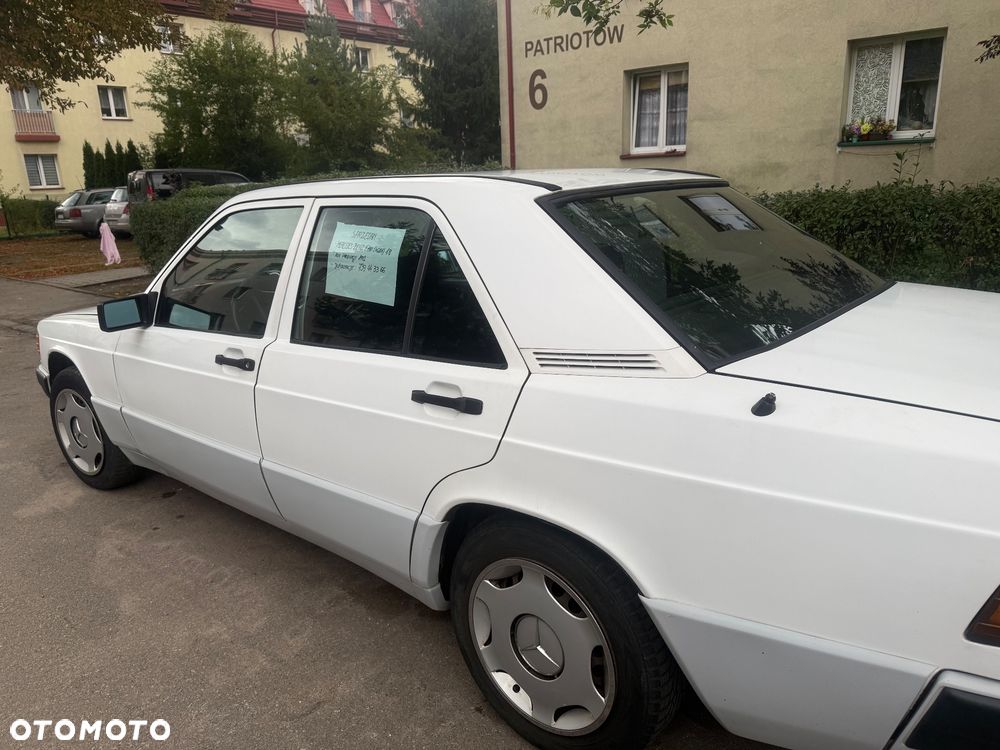 Mercedes-Benz W201 (190) - 3
