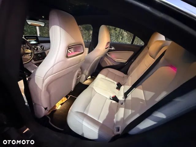 Mercedes-Benz CLA 250 7G-DCT - 14