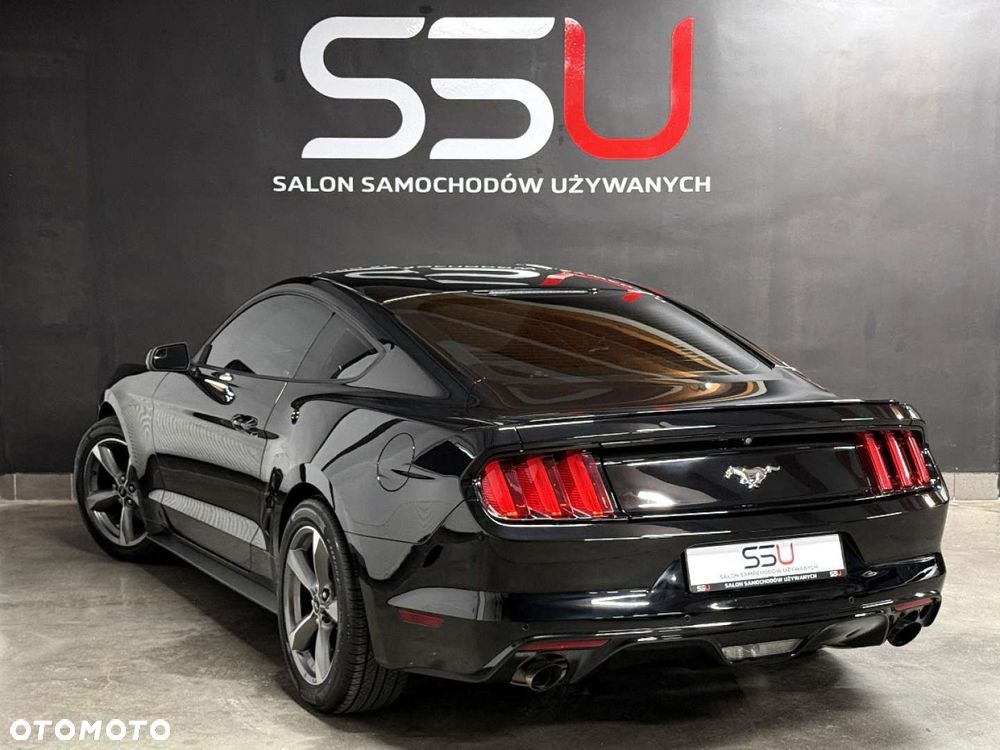 Ford Mustang - 4