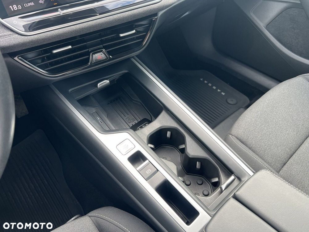 Volkswagen Passat - 13