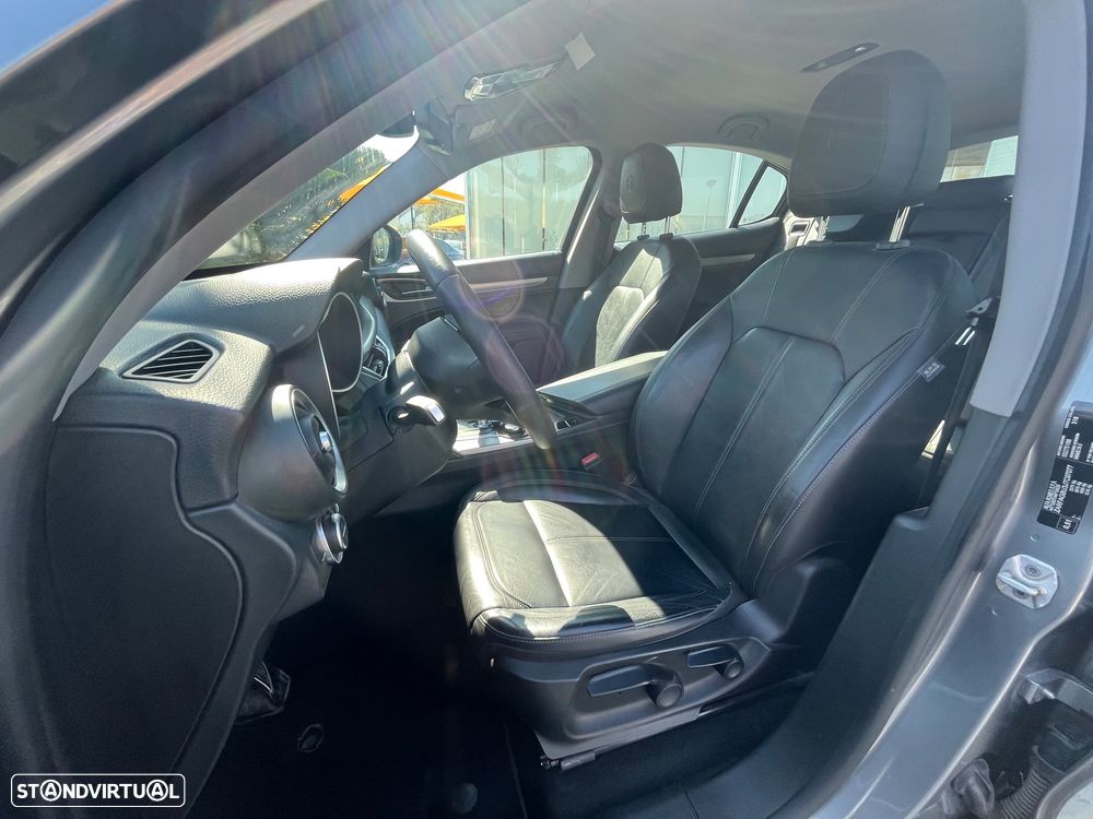 Alfa Romeo Stelvio 2.2 D Super AT8 - 26