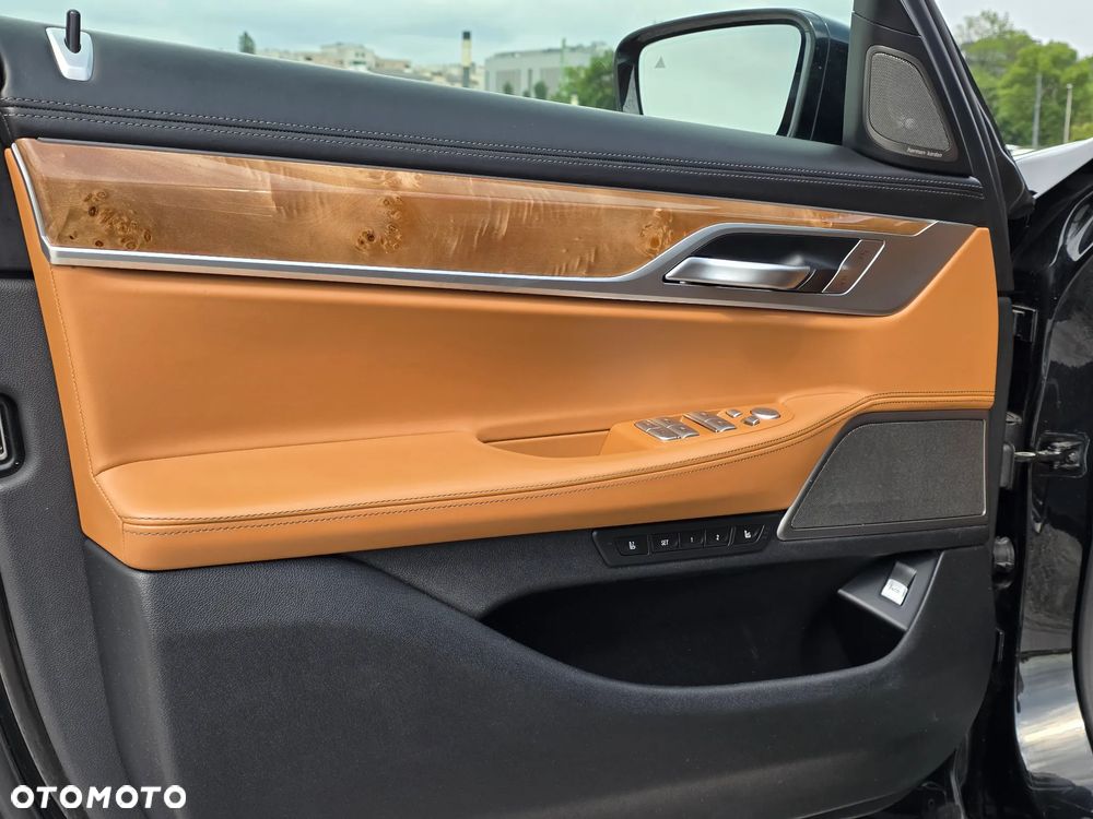 BMW Seria 7 750Li Edition Exclusive - 15
