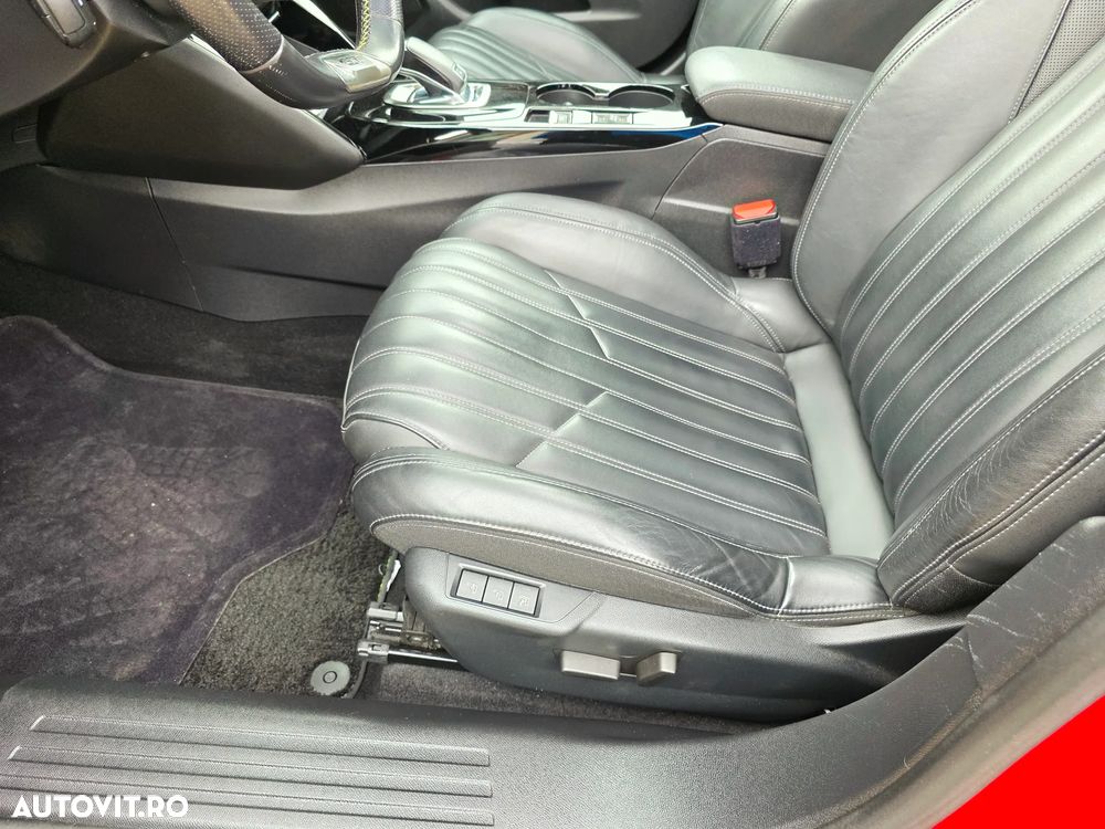 Peugeot 2008 PureTech 130 EAT8 GT - 24