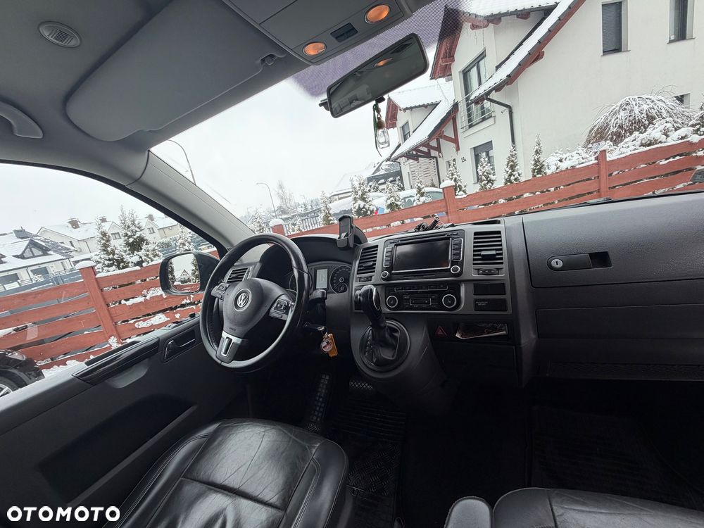 Volkswagen Caravelle - 10