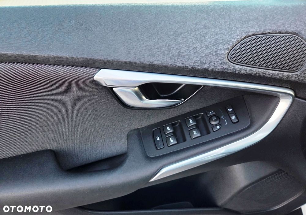 Volvo V40 Cross Country D2 Momentum - 24