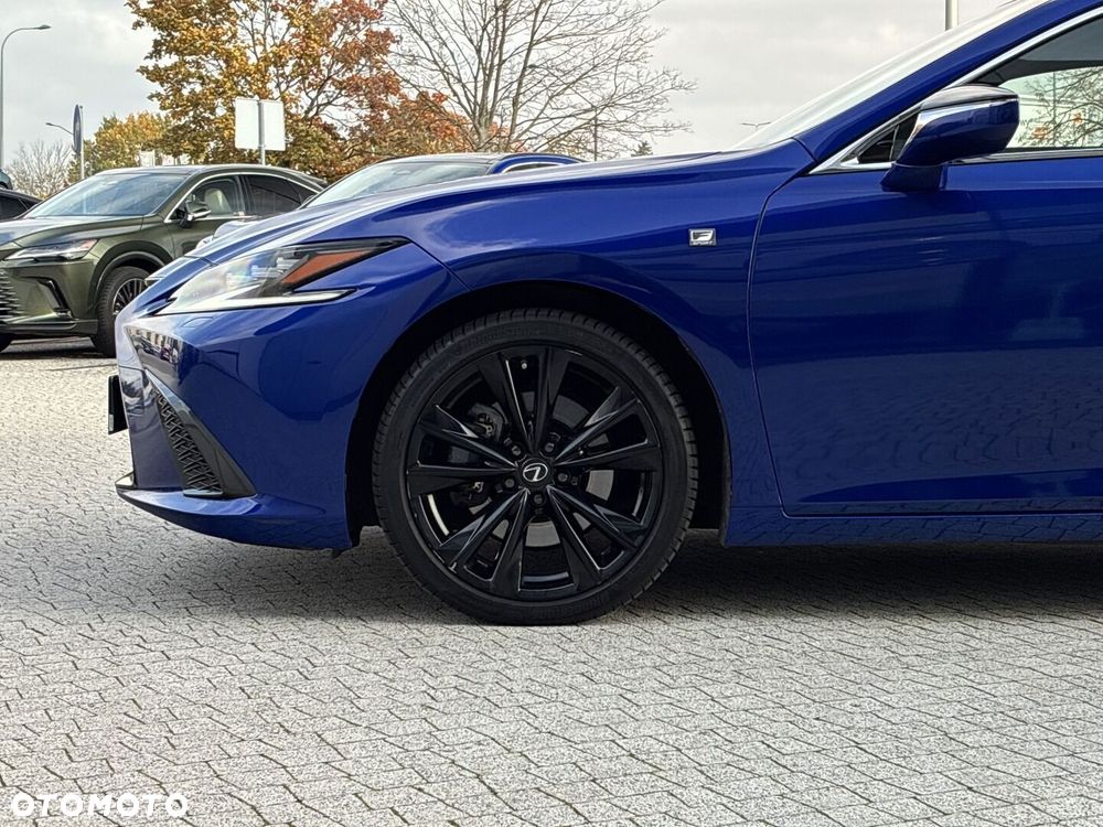 Lexus ES 300h F Sport Edition - 23