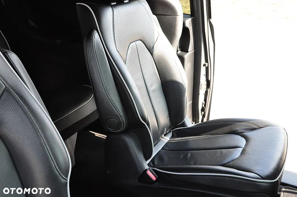Chrysler Pacifica - 23
