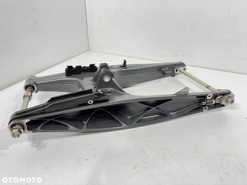 Wahacz tył kpl KTM Duke 125   17-23r - 6