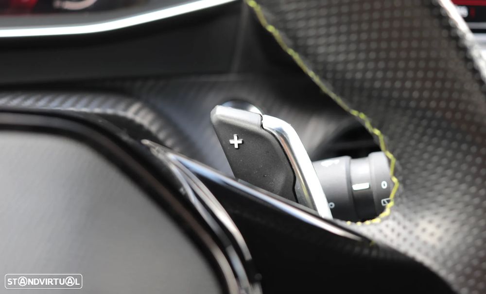 Peugeot 2008 1.2 PureTech GT EAT8 - 32
