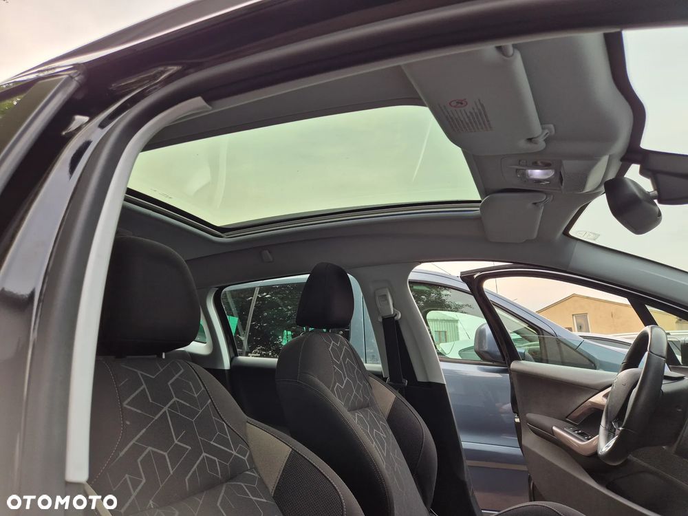 Peugeot 2008 1.6 e-HDi Allure S&S - 14