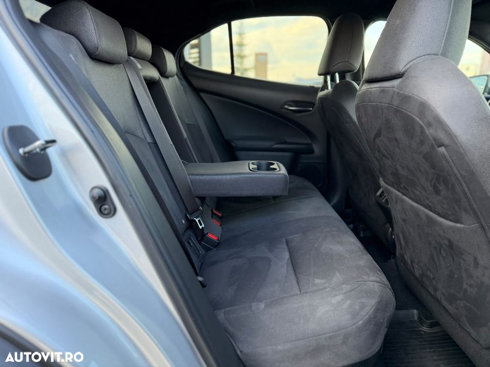Lexus UX 250h (E-FOUR) Business Edition - 15