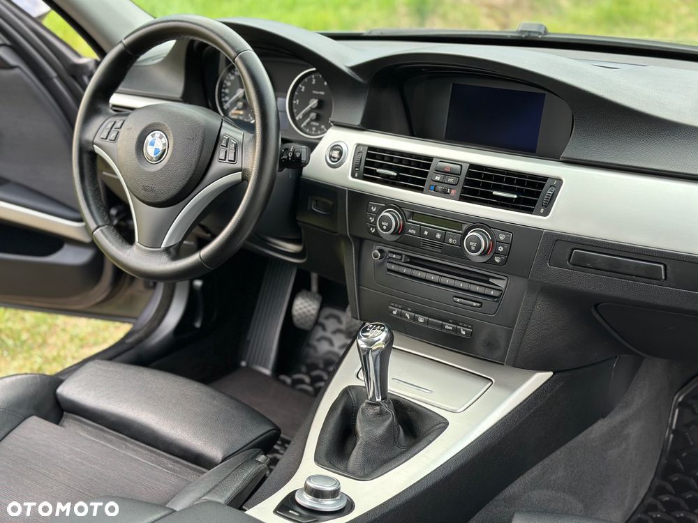 BMW Seria 3 318i - 18
