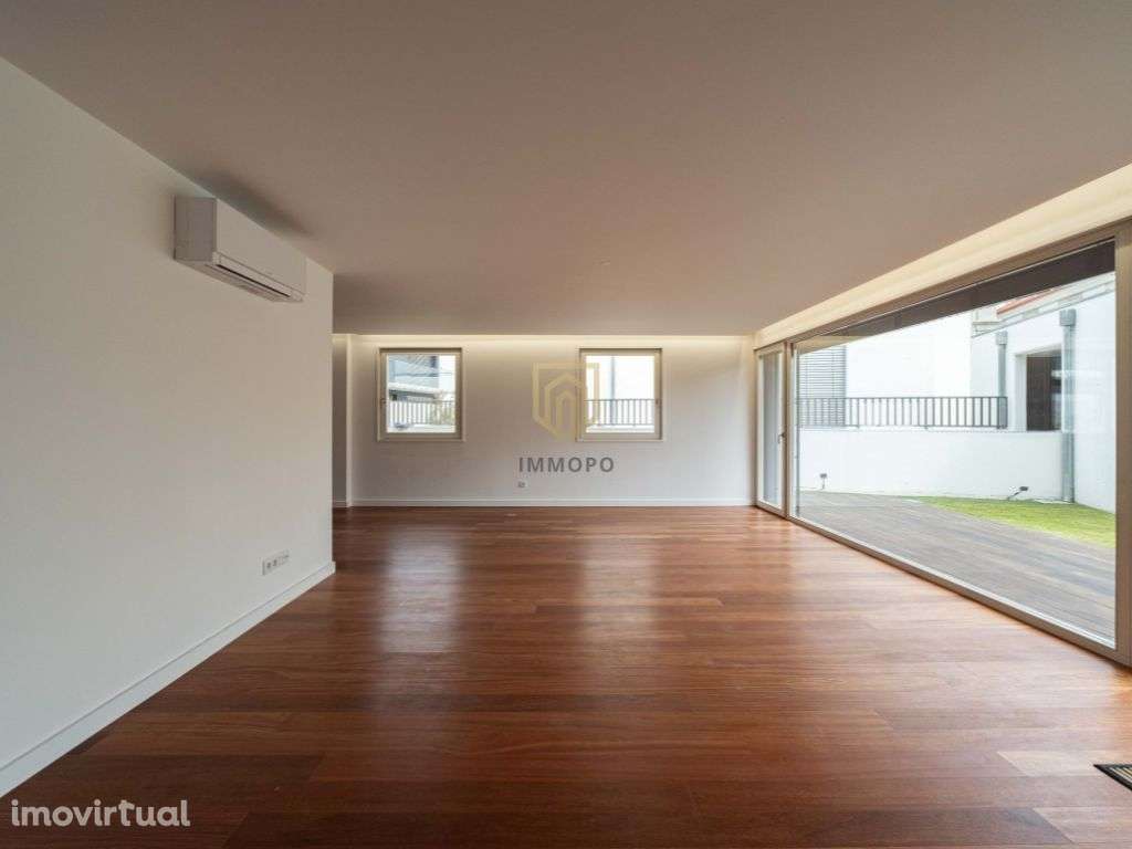 Moradia nova com 4 frentes para venda em zona nobre de Leça da Palmeir - Grande imagem: 2/35