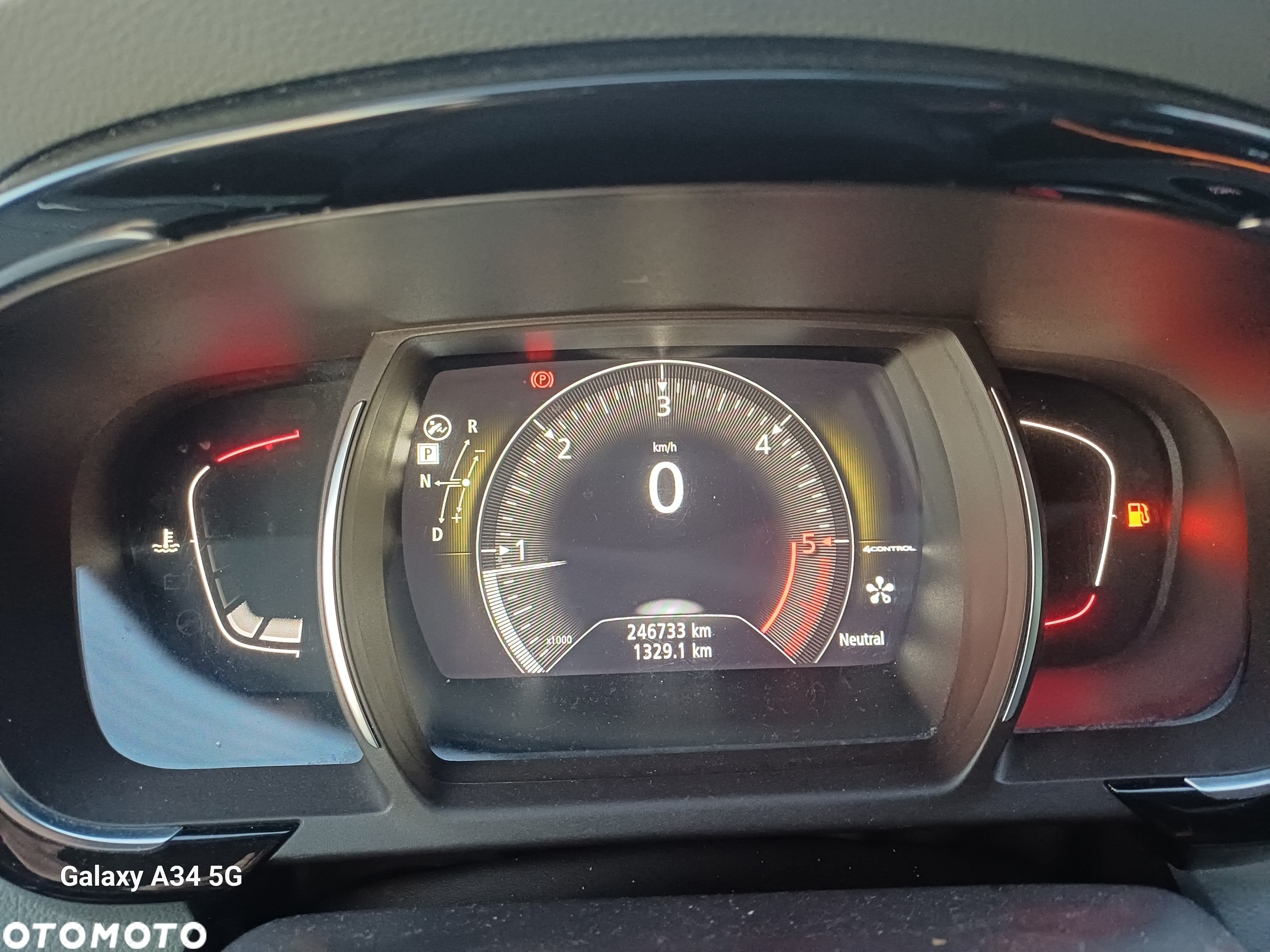 Renault Espace 1.6 dCi Energy Initiale Paris EDC - 25