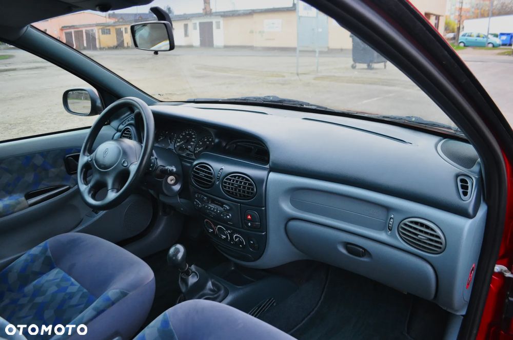 Renault Megane 1.6 RN - 18