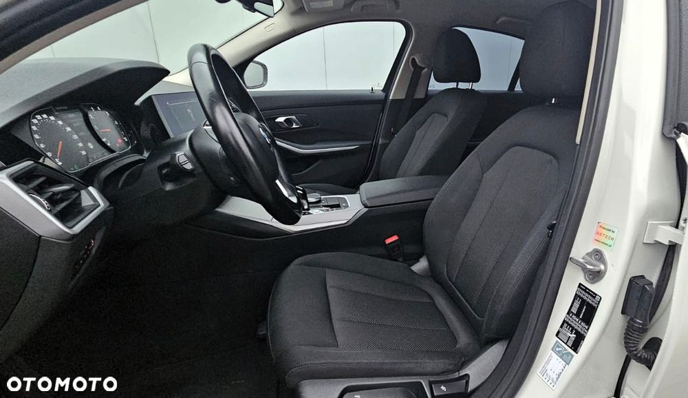 BMW Seria 3 318i Business Edition - 16