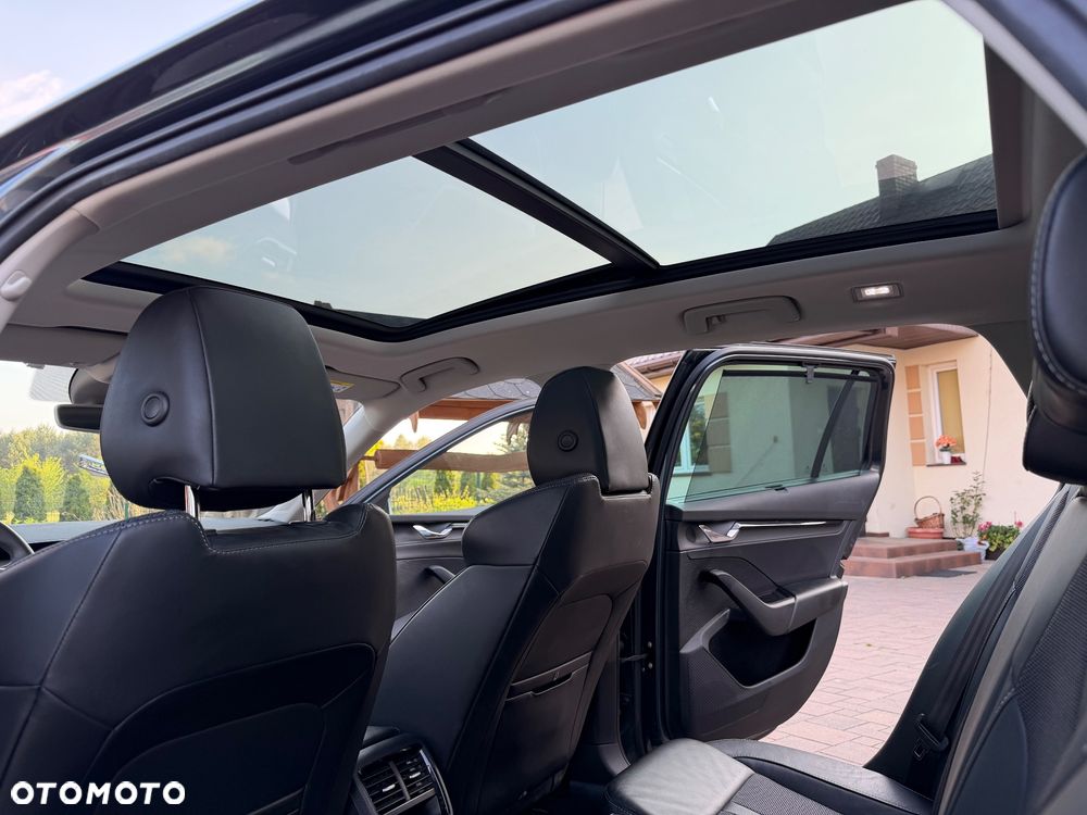 Skoda Octavia 2.0 TDI Sportline DSG - 32