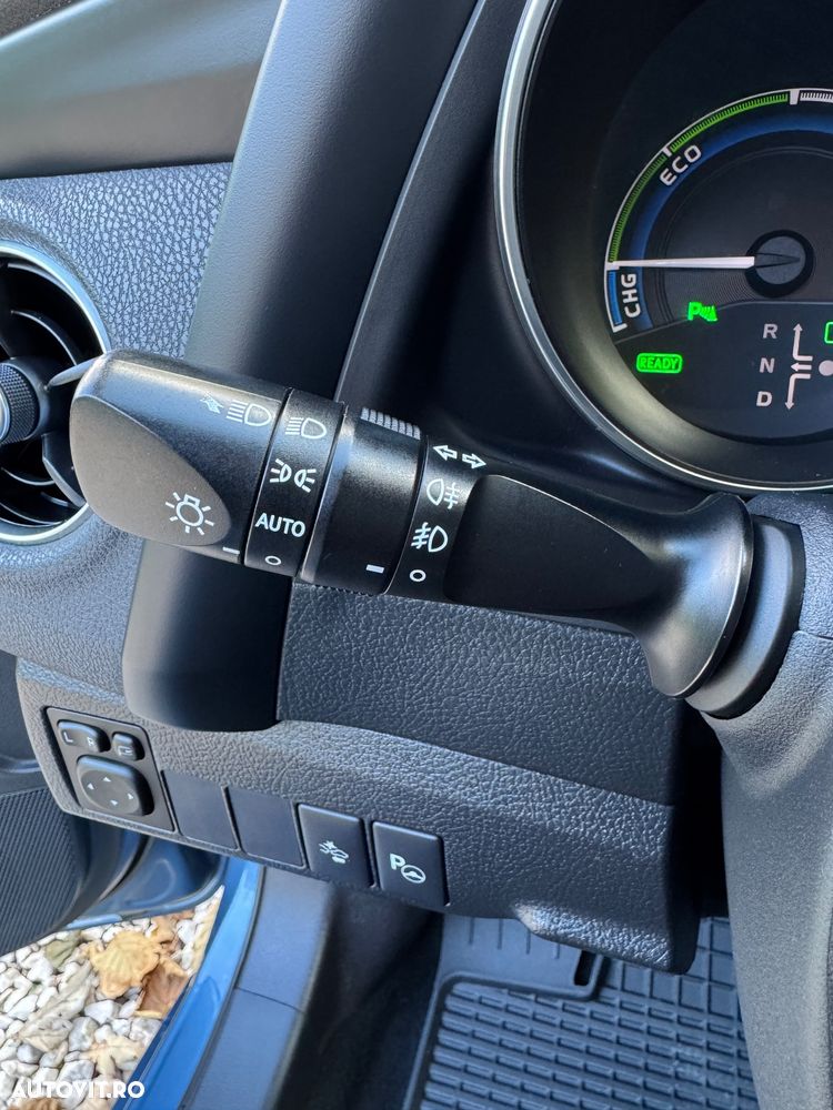 Toyota Auris 1.8 L VVT-i Hybrid Sol + - 18