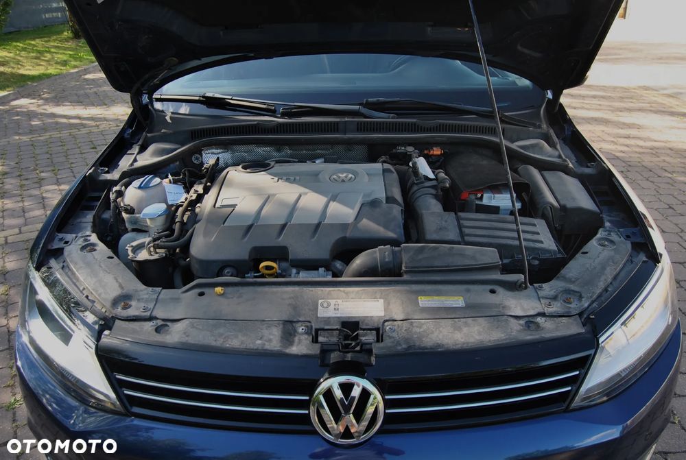 Volkswagen Jetta 2.0 TDI Match - 13