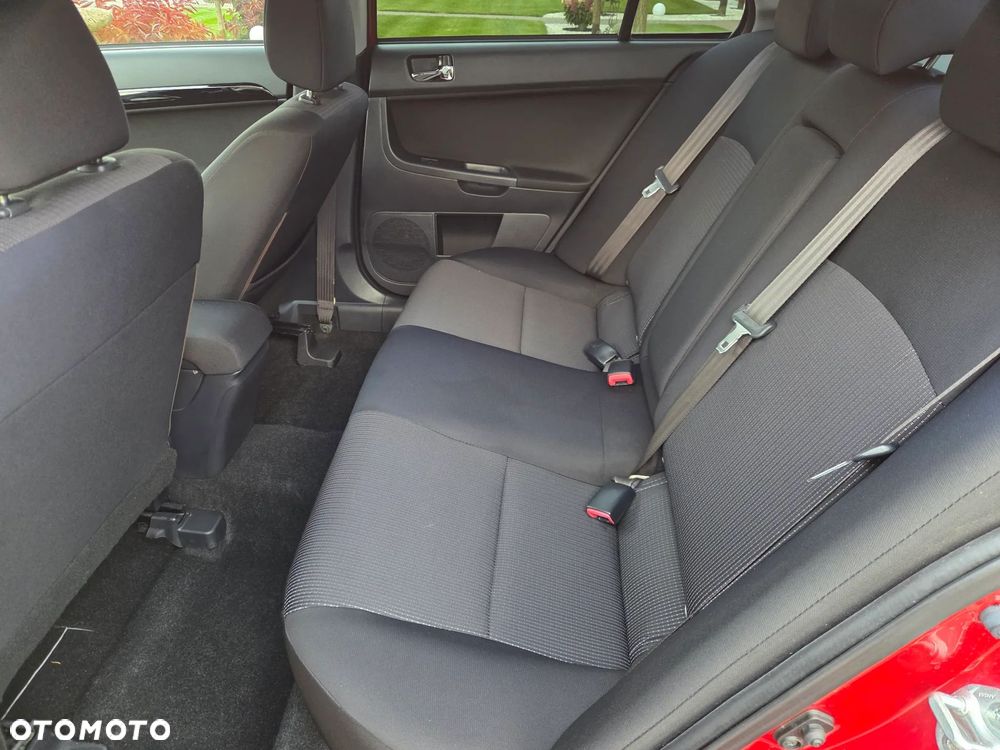Mitsubishi Lancer - 10