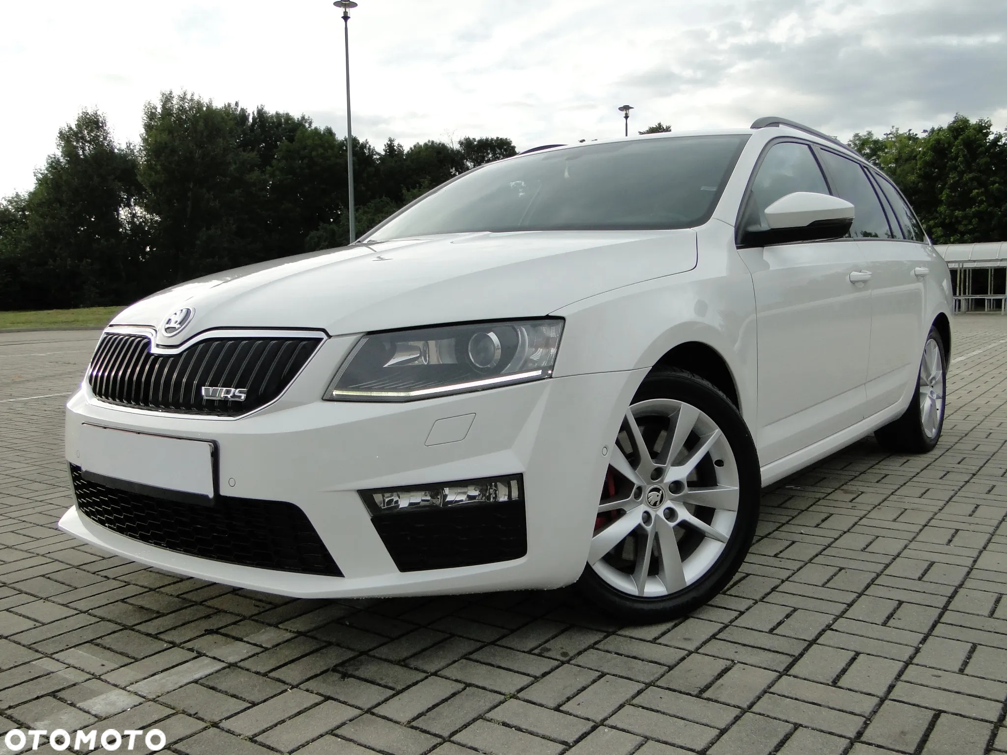 Skoda Octavia Combi 2.0 TDI DSG RS - 40