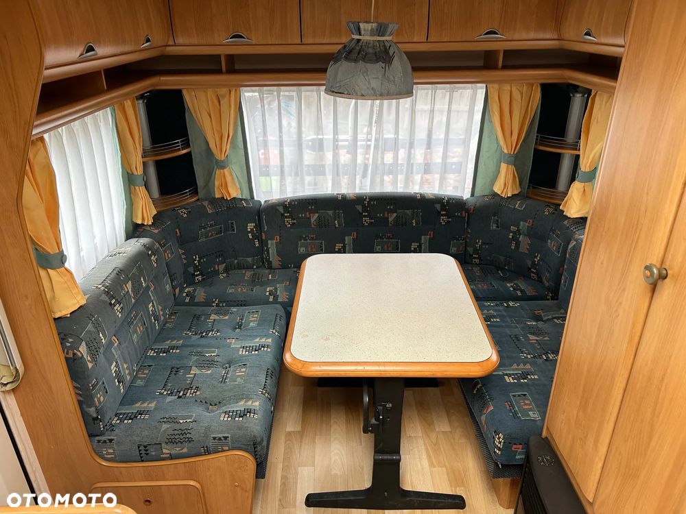 Hobby 495 zadbana z przedsionkiem i napędem - 18