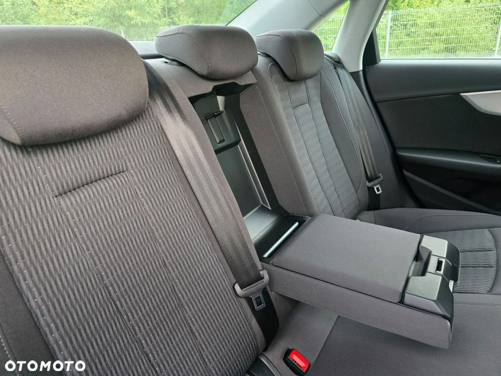 Audi A4 Limousine - 17
