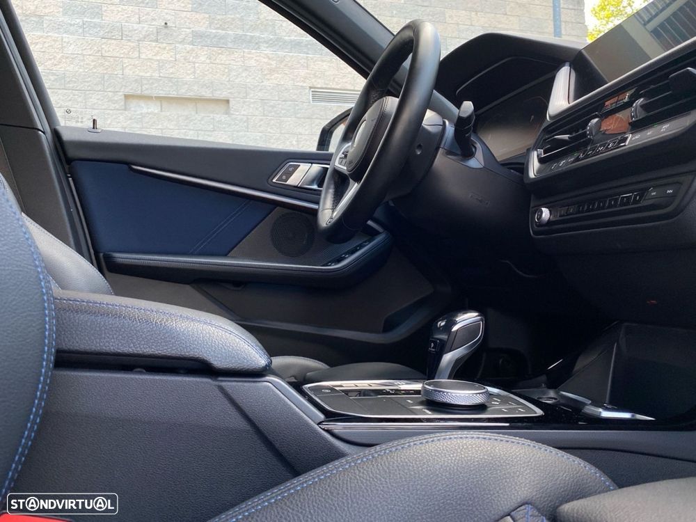 BMW 116 d Pack M Auto — fotografia 12
