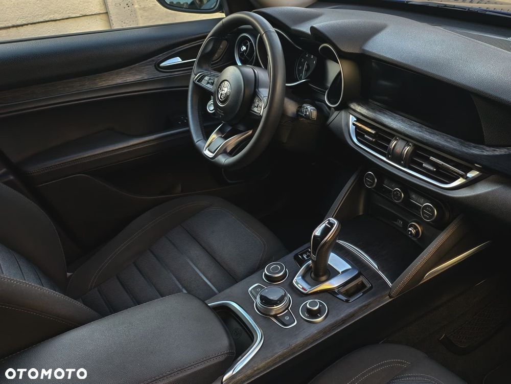 Alfa Romeo Stelvio - 15