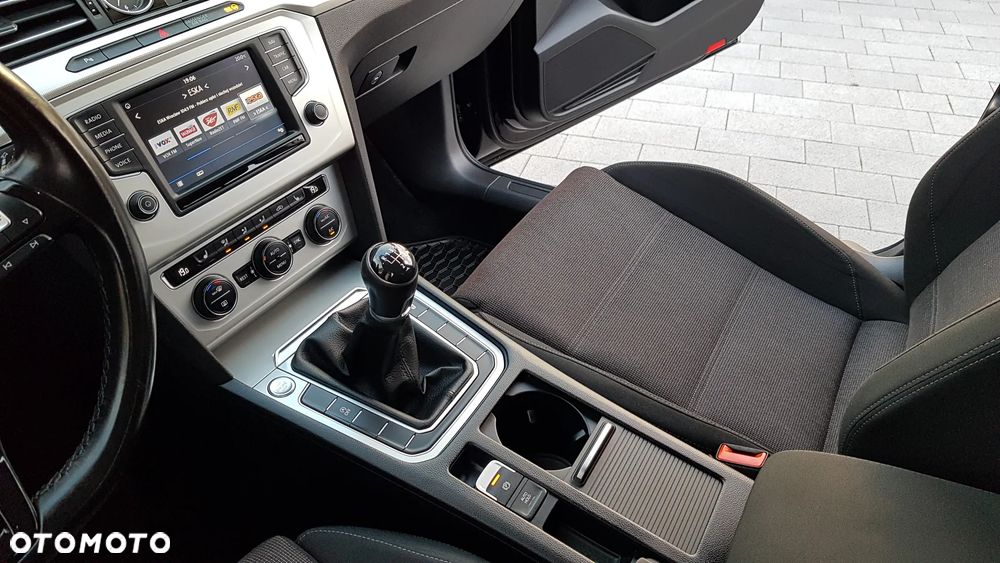 Volkswagen Passat 2.0 TDI BMT Highline - 27