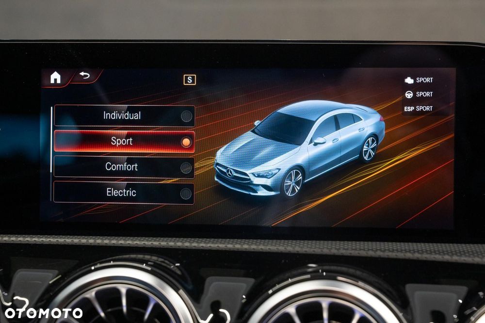 Mercedes-Benz CLA 250 e PHEV AMG Line 8G-DCT - 24