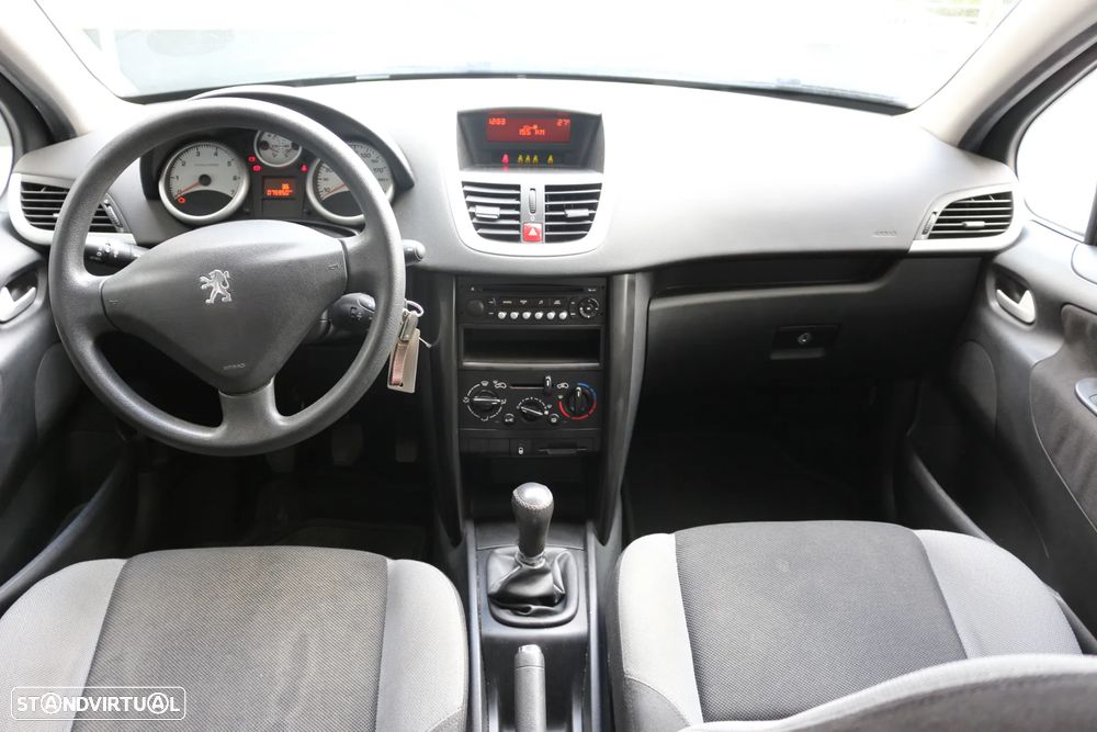 Peugeot 207 1.4 16V Trendy - 17