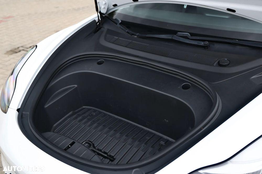 Tesla Model 3 Langstreckenbatterie Allradantrieb Dual Motor - 31