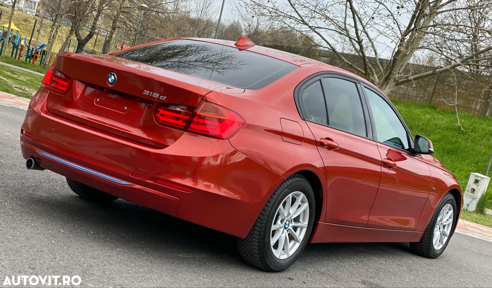 BMW Seria 3 318d DPF Touring Aut. Edition Sport - 4