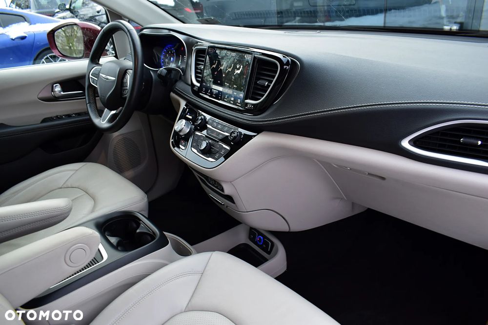 Chrysler Pacifica - 9