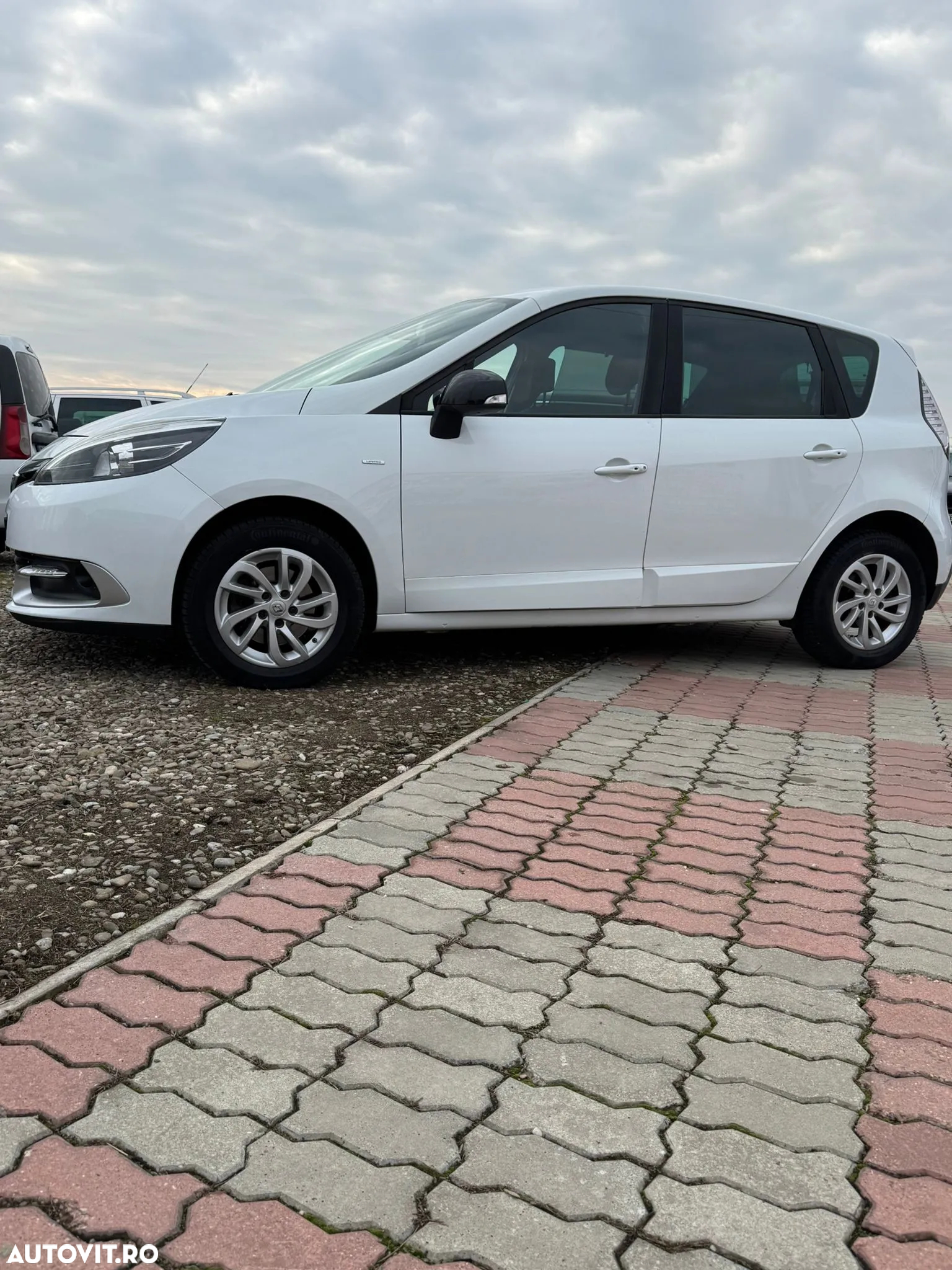 Renault Scenic ENERGY TCe 115 Bose Edition - 17