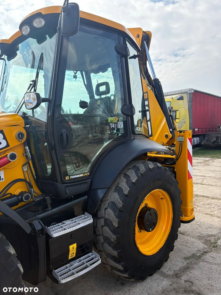 JCB 4CX - 28