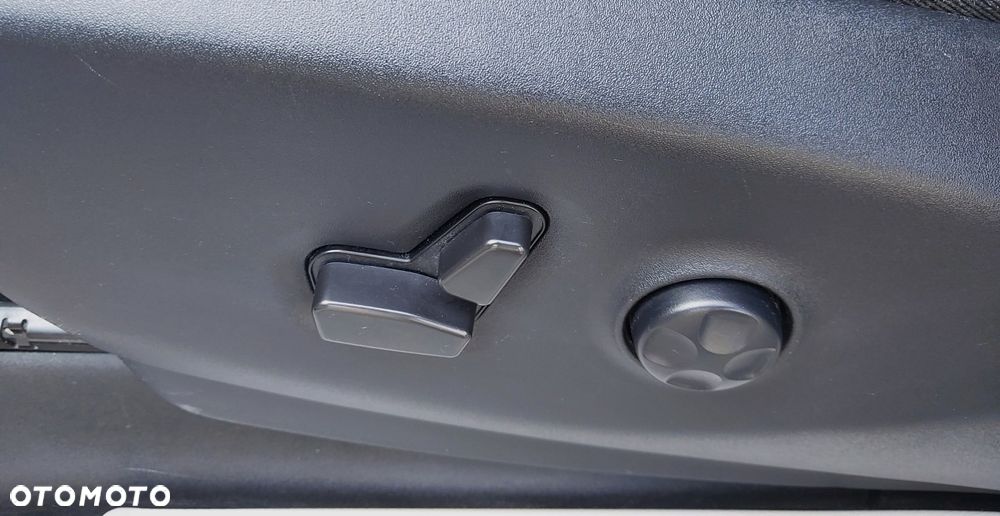 Chrysler Pacifica - 16