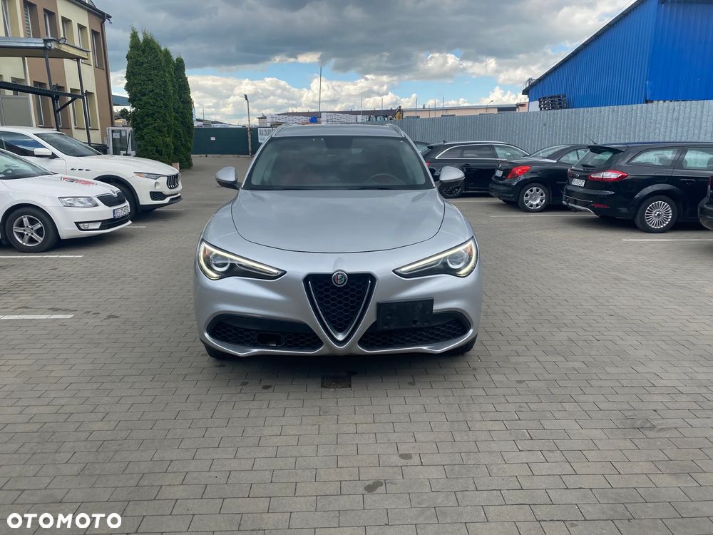 Alfa Romeo Stelvio - 16