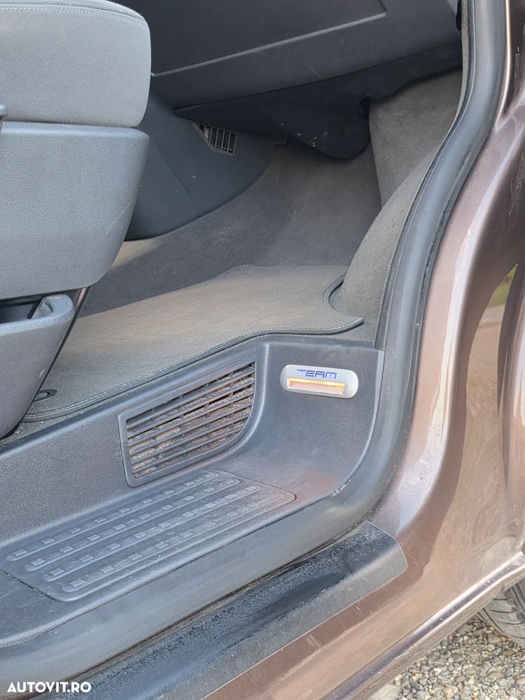 Volkswagen Multivan - 13