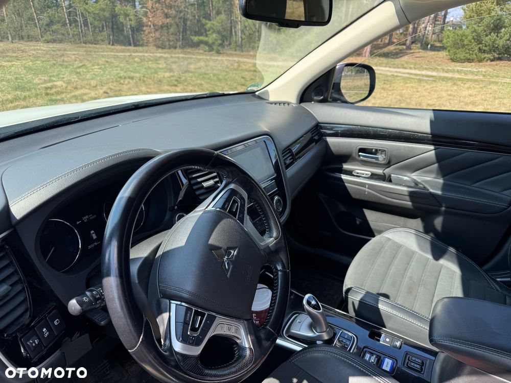 Mitsubishi Outlander 2.4 4WD - 9