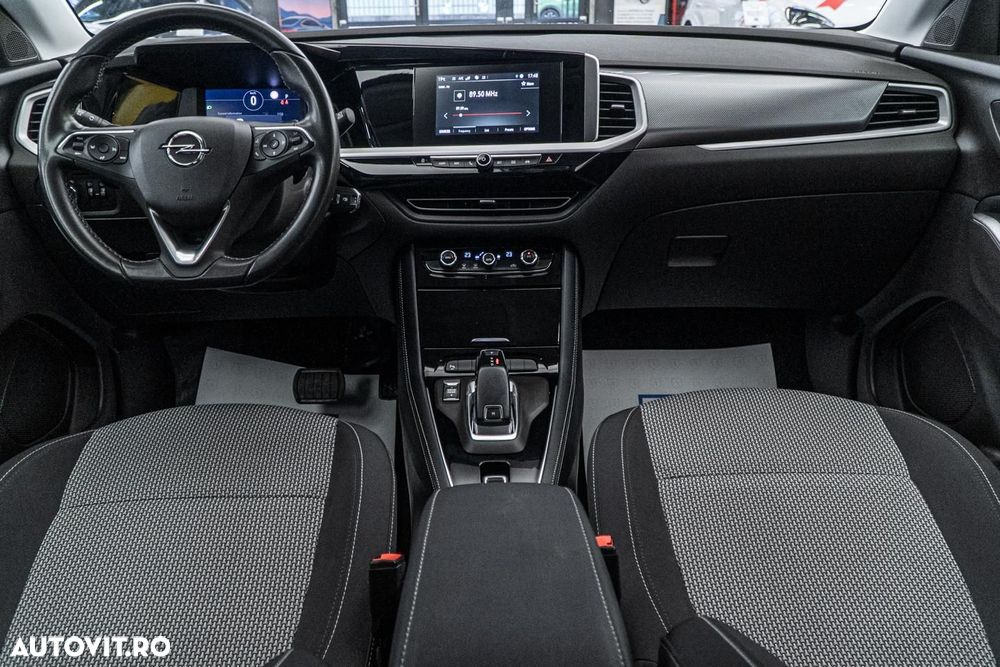 Opel Grandland X 1.2 Turbo START/STOP AT8 Business Edition - 25