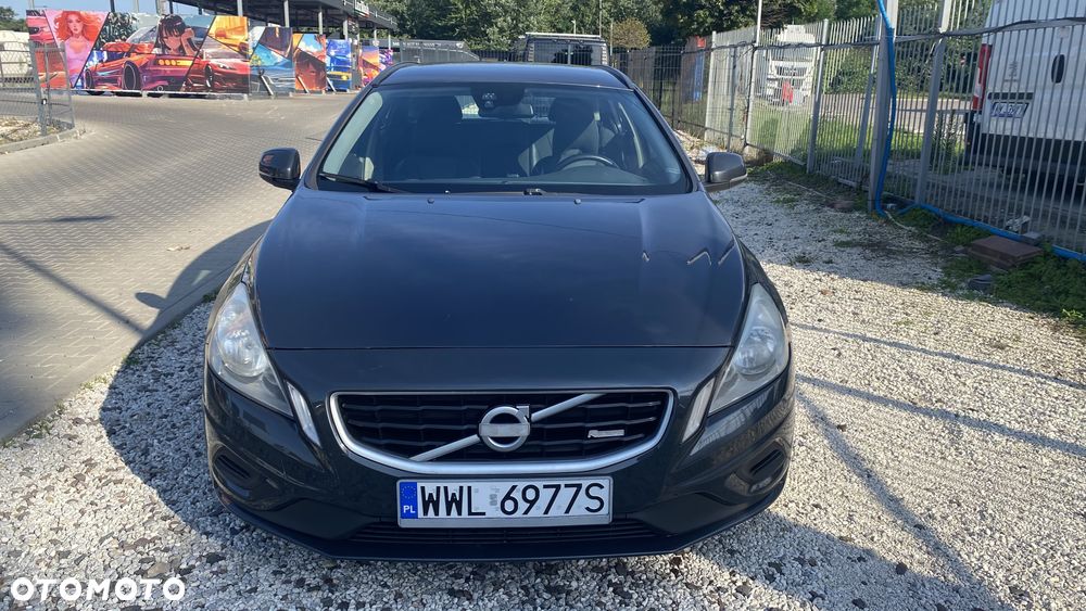 Volvo V60 D2 R-Design - 11