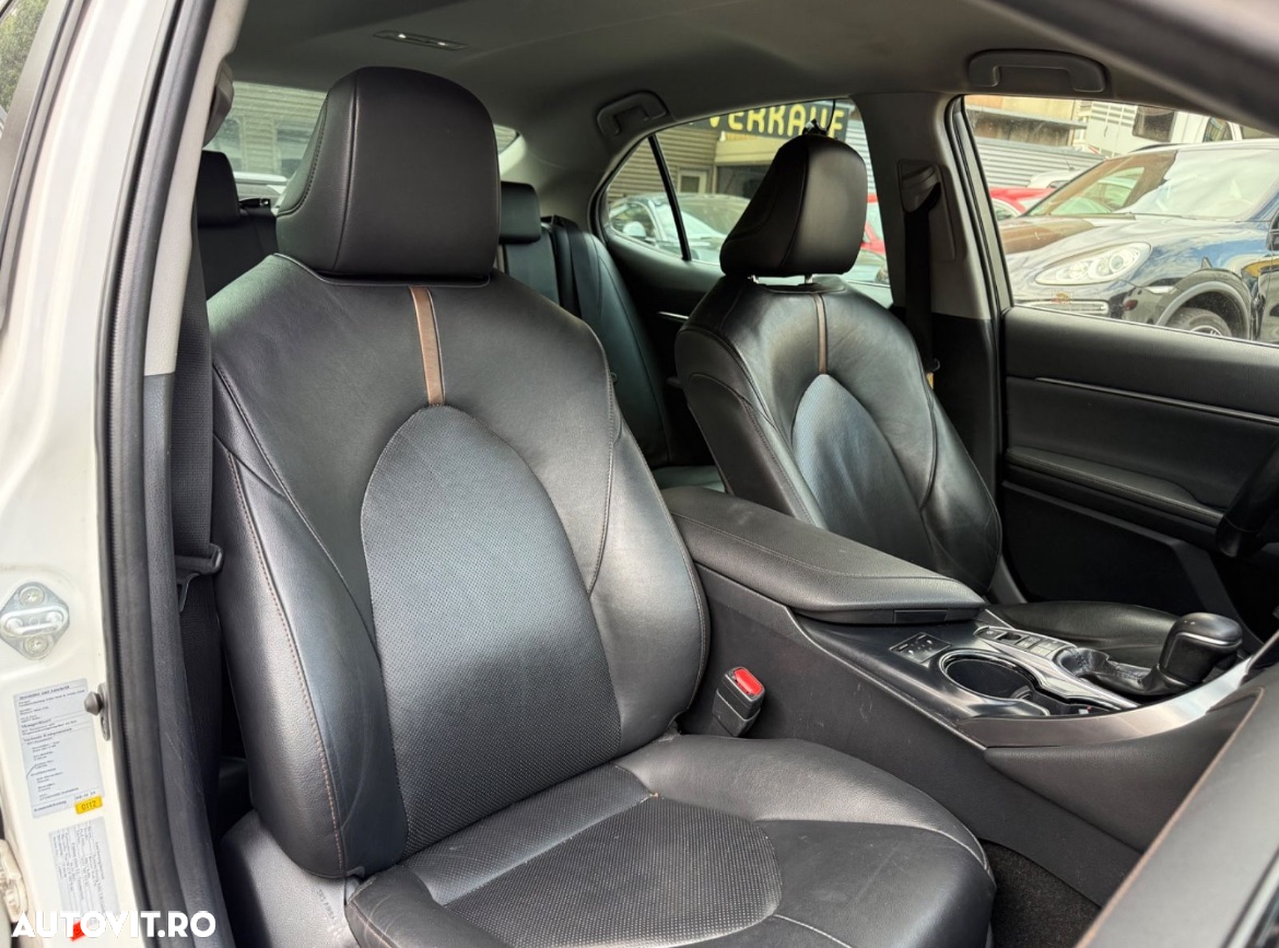 Toyota Camry 2.5 Hybrid Business - 22