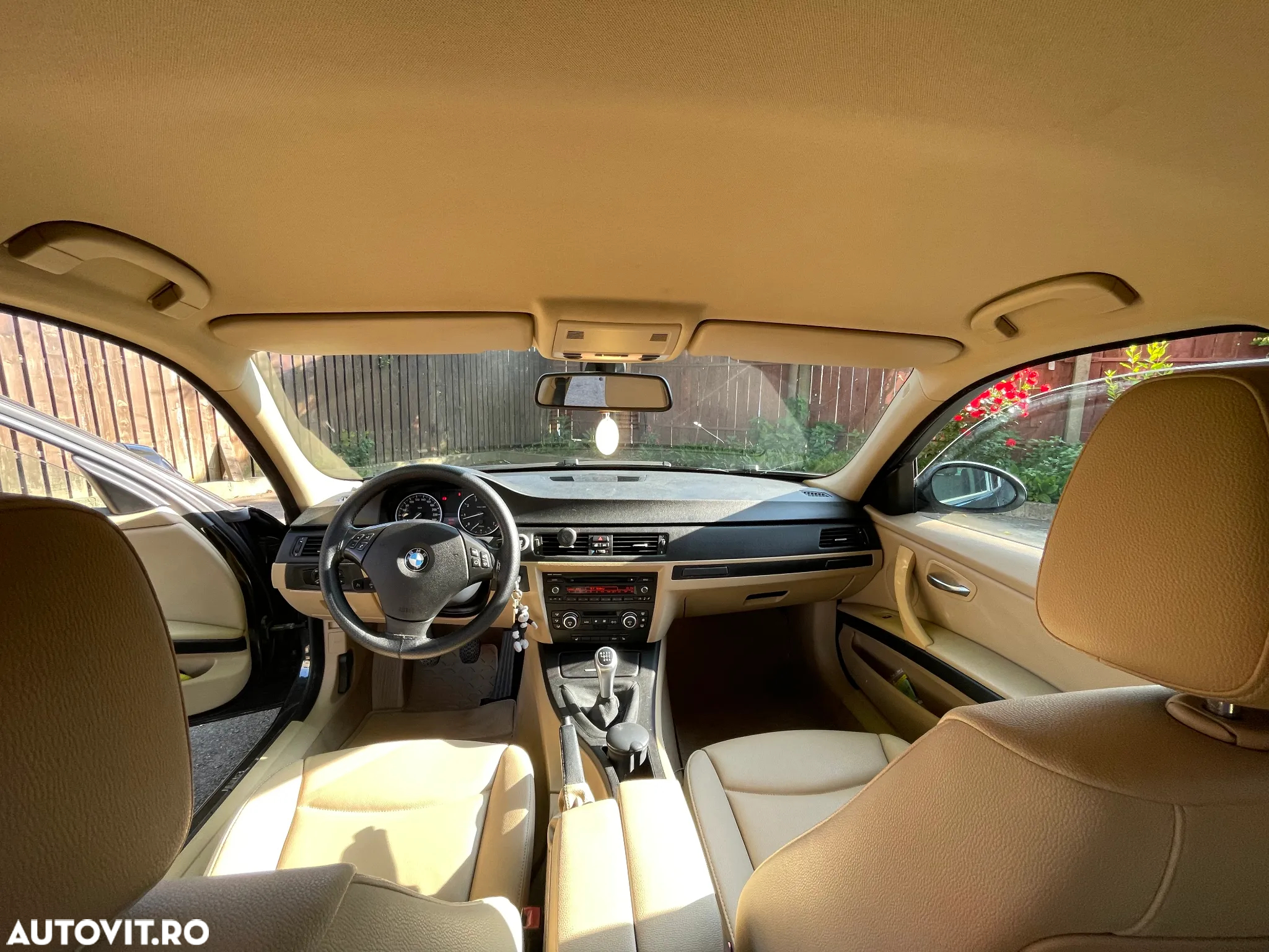 BMW Seria 3 318i Touring - 10