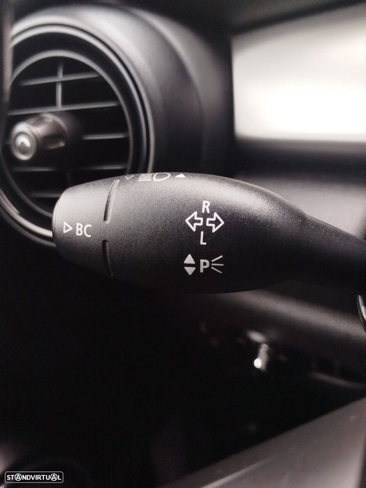 MINI 5 Portas Cooper D Auto - 30