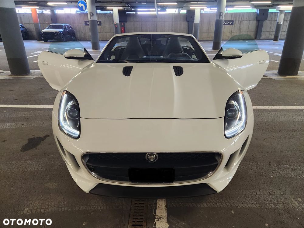 Jaguar F-Type Chequered Flag - 9