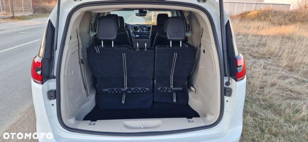 Chrysler Pacifica - 11