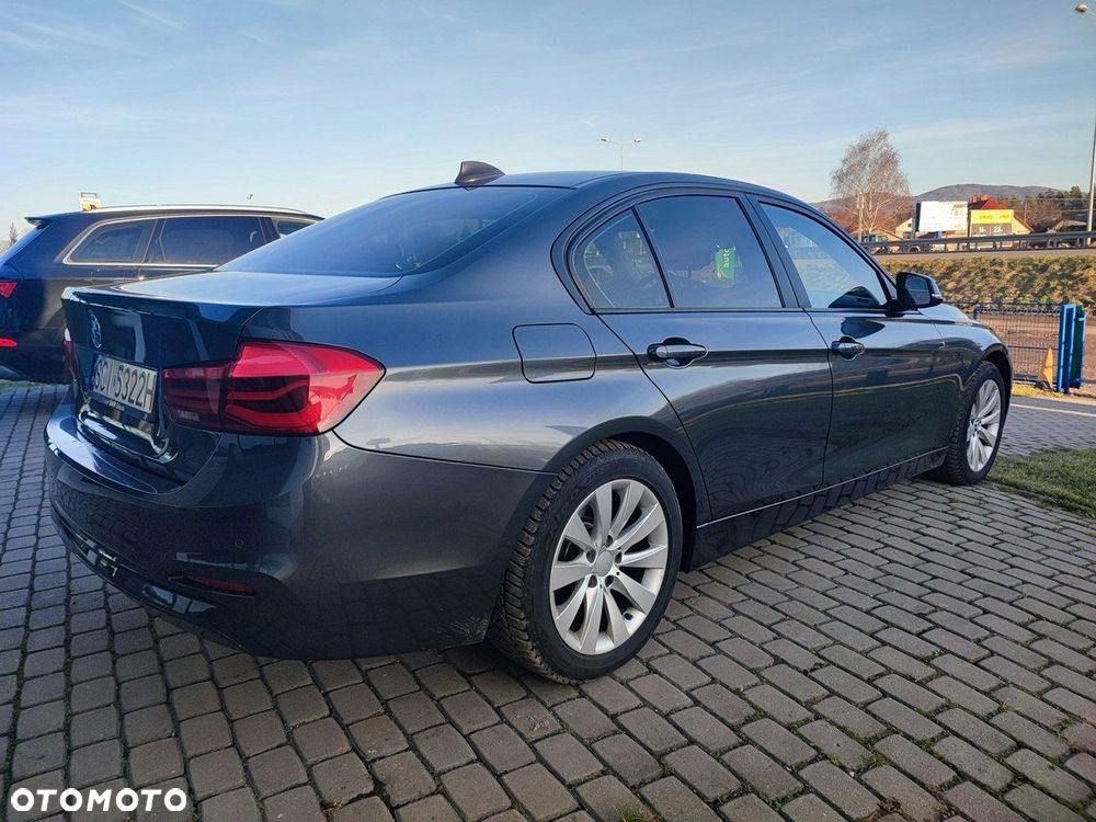 BMW Seria 3 318i - 4