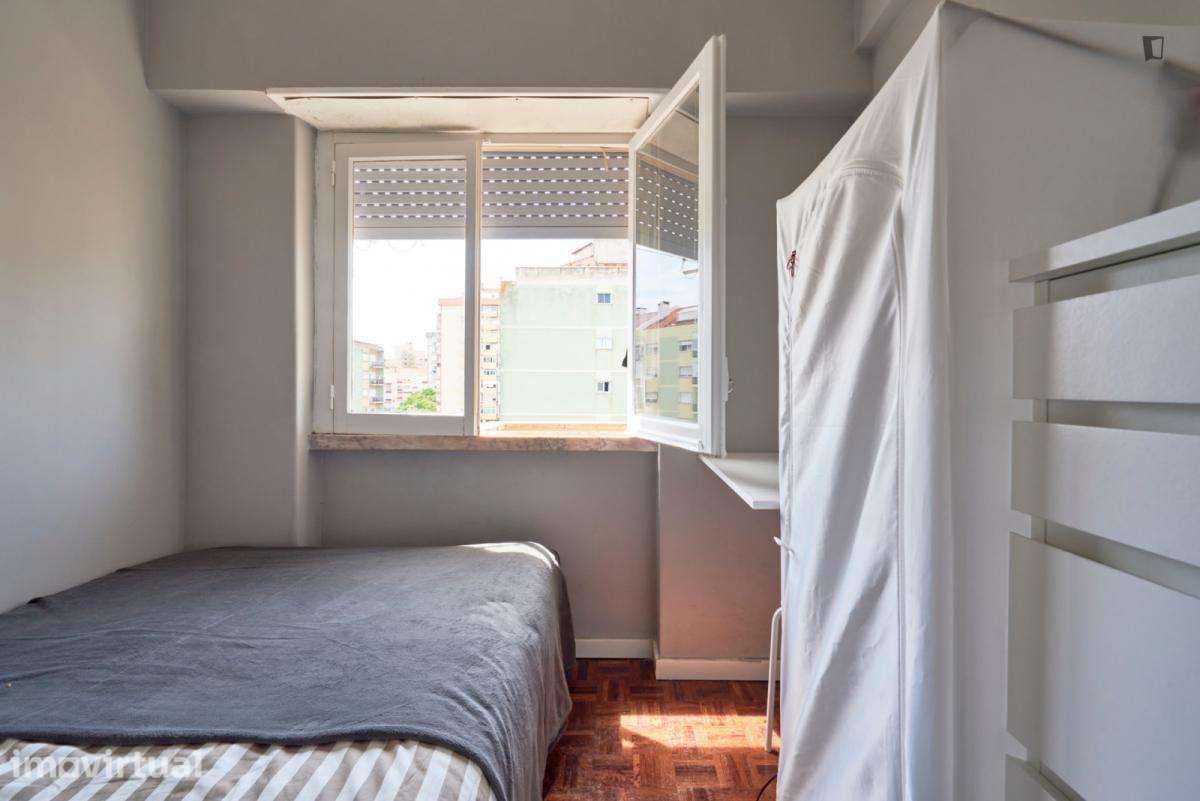 Quarto - localizado em Benfica Lisbon - Grande imagem: 4/33